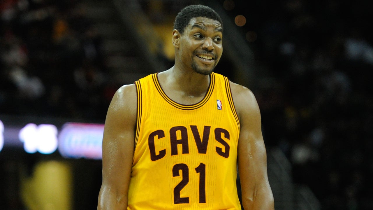 Phil Jackson suspects Andrew Bynum may 'give it another try'